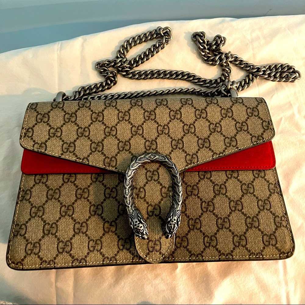 GucciDionysus GG Supreme shoulder bag in red. Excellent condition